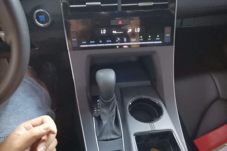 Used Toyota Avalon 2019 2.0L Ambition Edition China VI Gear Lever