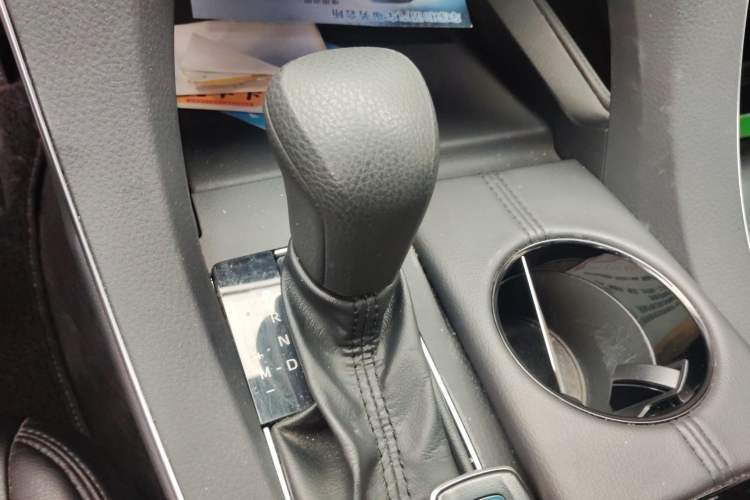 Used Toyota Avalon 2019 2.0L Ambition Edition China VI Gear Lever