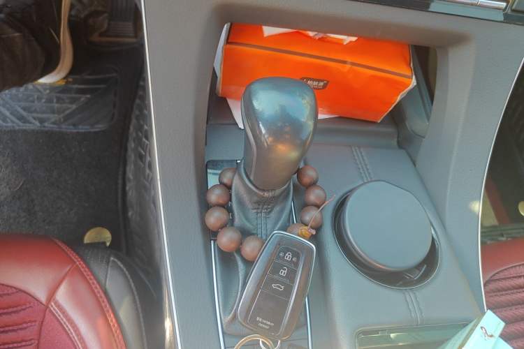 Used Toyota Avalon 2019 Dual-Engine 2.5L Luxury Edition China VI Standard Gear Lever