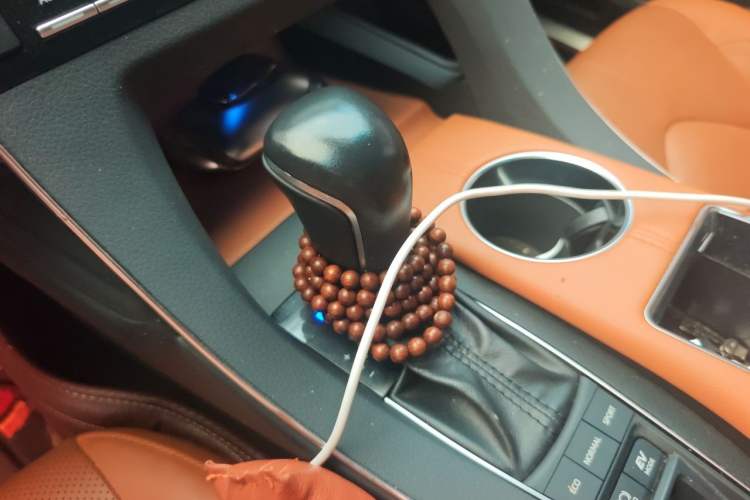Used Toyota Avalon 2019 Dual-Engine 2.5L Limited Flagship Edition China V Standard Gear Lever