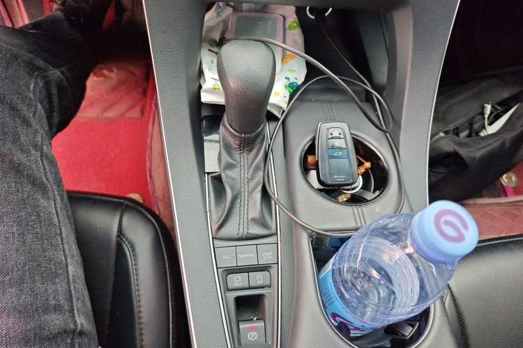 Used Toyota Avalon 2019 2.5L Ambition Version China VI Standard Gear Lever