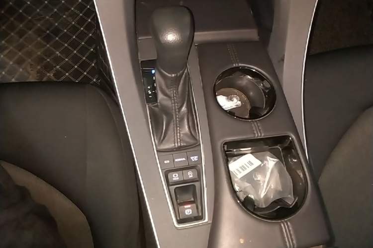 Used Toyota Avalon 2019 2.5L Ambition Version China VI Standard Gear Lever