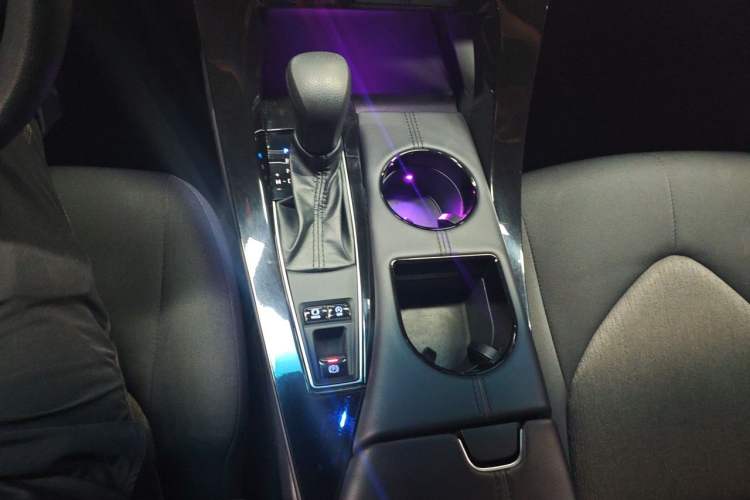 Used Toyota Avalon 2019 2.0L Ambition Edition China VI Gear Lever