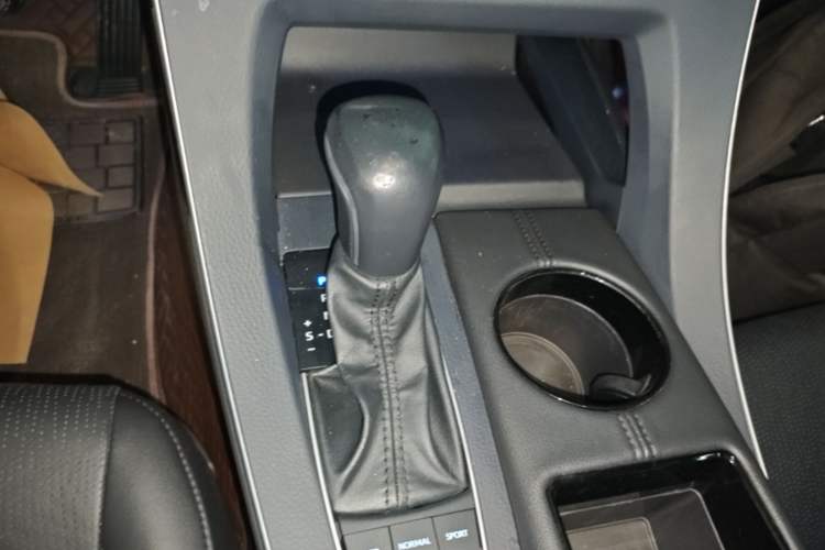 Used Toyota Avalon 2019 Dual-Engine 2.5L Luxury Edition China VI Standard Gear Lever