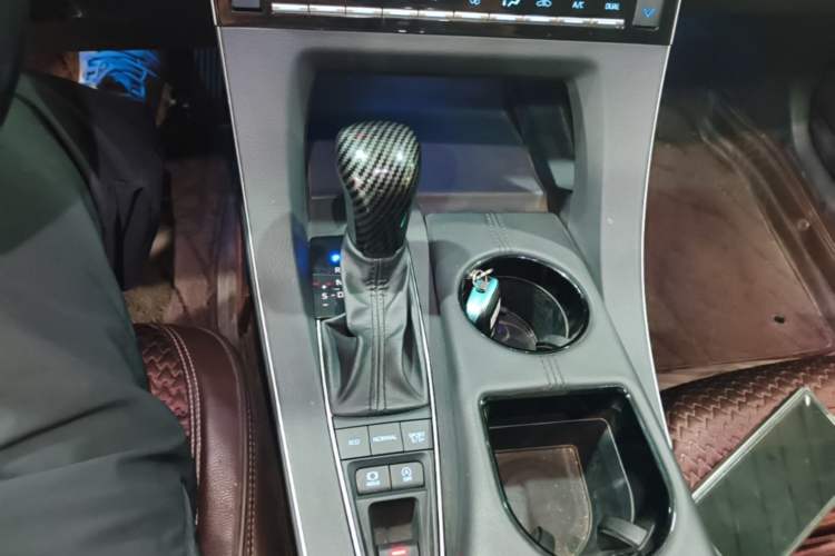 Used Toyota Avalon 2019 2.5L Ambition Version China VI Standard Gear Lever
