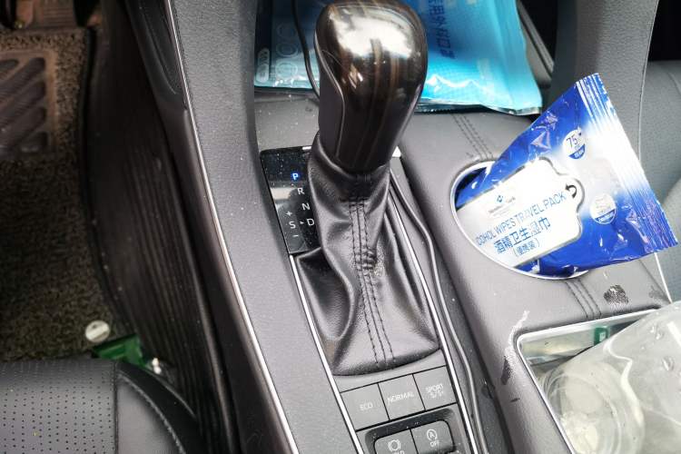 Used Toyota Avalon 2019 2.5L Touring Premium Version China VI Standard Gear Lever