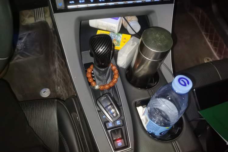 Used Toyota Avalon 2019 Dual-Engine 2.5L Luxury Edition China VI Standard Gear Lever