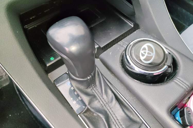 Used Toyota Avalon 2019 2.0L Luxury Edition China VI Standard Gear Lever