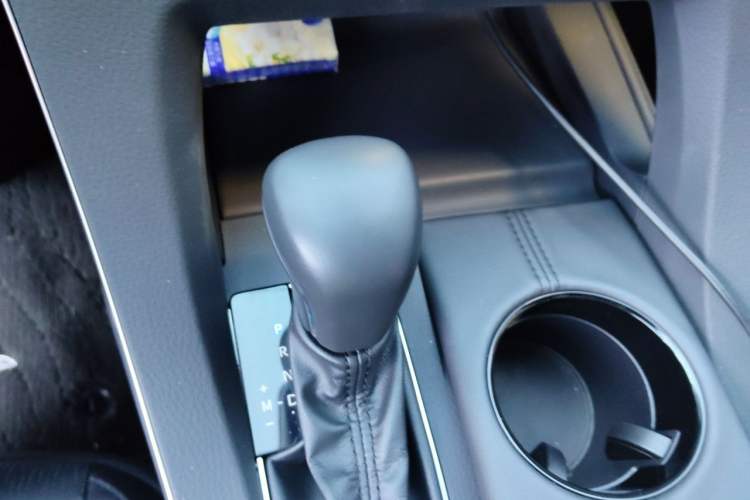 Used Toyota Avalon 2019 2.0L Luxury Edition China VI Standard Gear Lever
