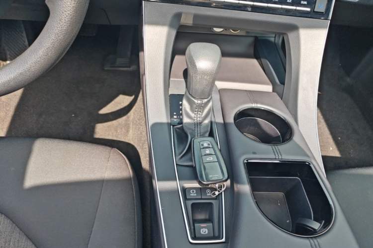 Used Toyota Avalon 2019 2.0L Ambition Edition China VI Gear Lever