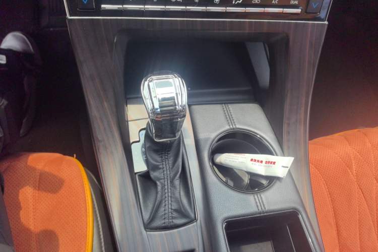 Used Toyota Avalon 2019 2.0L Luxury Edition China VI Standard Gear Lever