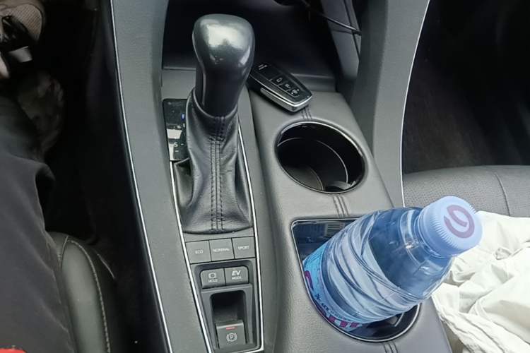 Used Toyota Avalon 2019 Dual-Engine 2.5L Luxury Edition China VI Standard Gear Lever