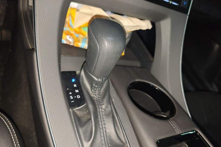 Used Toyota Avalon 2019 2.5L Ambition Version China VI Standard Gear Lever