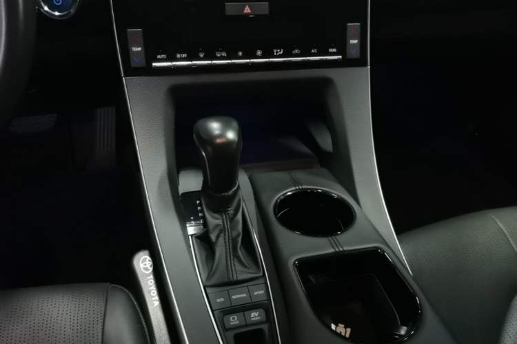 Used Toyota Avalon 2019 Dual-Engine 2.5L Luxury Edition China VI Standard Gear Lever
