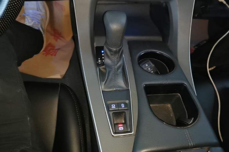 Used Toyota Avalon 2019 2.0L Ambition Edition China VI Gear Lever