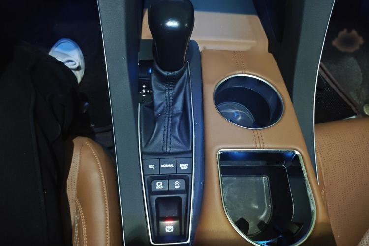 Used Toyota Avalon 2019 2.5L Touring Premium Version China VI Standard Gear Lever