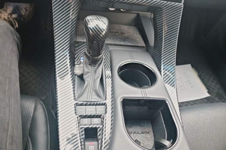 Used Toyota Avalon 2019 Dual-Engine 2.5L Luxury Edition China VI Standard Gear Lever