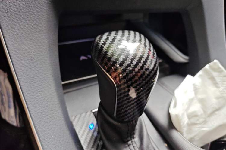 Used Toyota Avalon 2019 Dual-Engine 2.5L Luxury Edition China VI Standard Gear Lever
