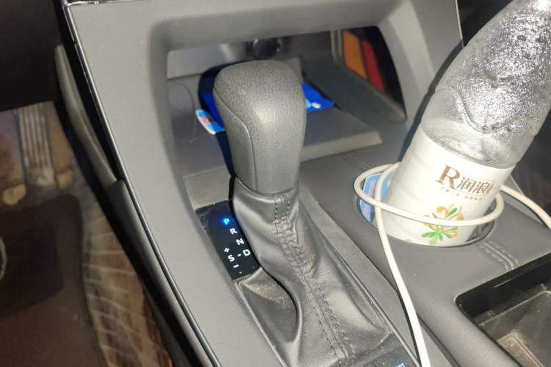 Used Toyota Avalon 2019 2.5L Ambition Version China VI Standard Gear Lever