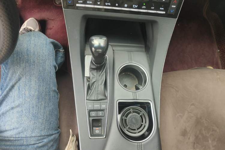 Used Toyota Avalon 2019 2.5L Touring Premium Version China VI Standard Gear Lever