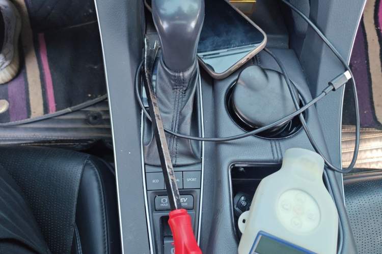 Used Toyota Avalon 2019 Dual-Engine 2.5L Luxury Edition China VI Standard Gear Lever