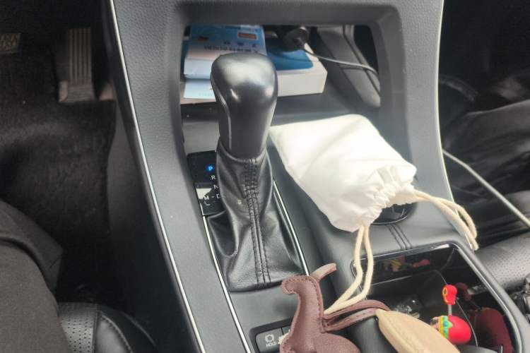 Used Toyota Avalon 2019 2.0L XLE Premium Edition China VI Gear Lever