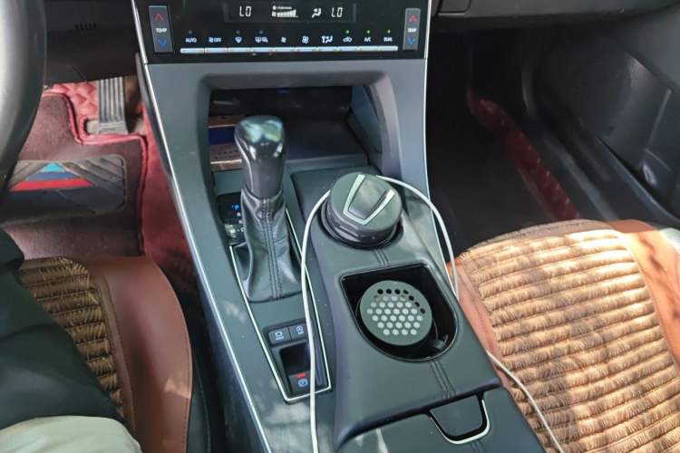 Used Toyota Avalon 2019 2.0L Luxury Edition China VI Standard Gear Lever