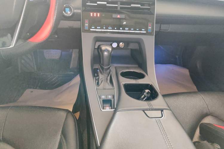 Used Toyota Avalon 2019 2.0L Luxury Edition China VI Standard Gear Lever