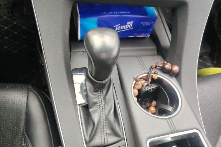 Used Toyota Avalon 2019 2.5L Touring Premium Version China VI Standard Gear Lever