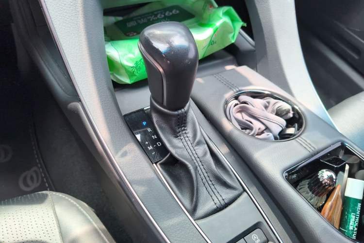 Used Toyota Avalon 2019 2.0L Luxury Edition China VI Standard Gear Lever