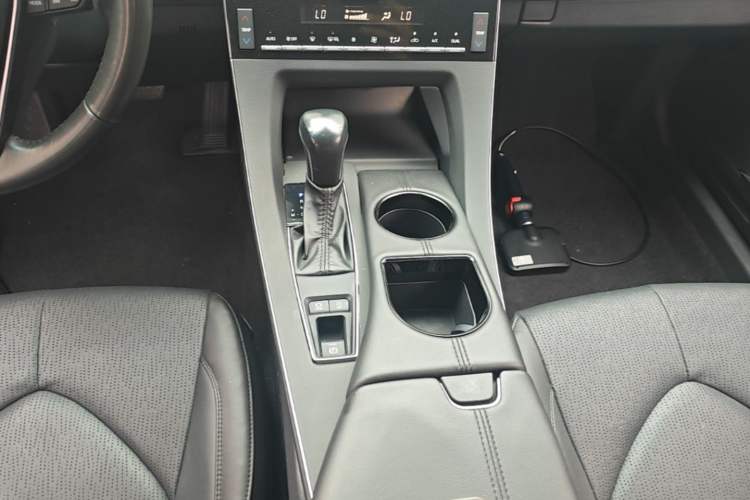 Used Toyota Avalon 2019 2.0L Luxury Edition China VI Standard Gear Lever