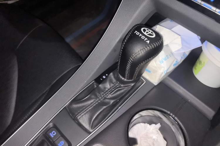 Used Toyota Avalon 2019 2.0L XLE Premium Edition China VI Gear Lever