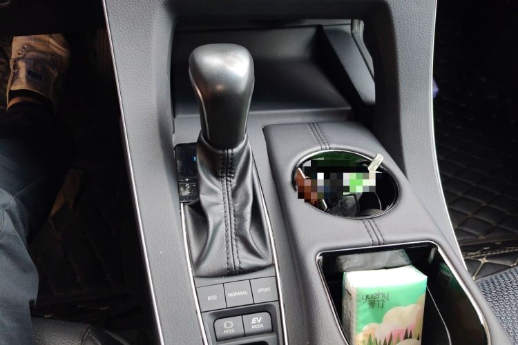 Used Toyota Avalon 2019 Dual-Engine 2.5L Luxury Edition China VI Standard Gear Lever