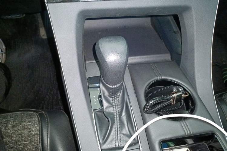 Used Toyota Avalon 2019 2.5L Ambition Version China VI Standard Gear Lever