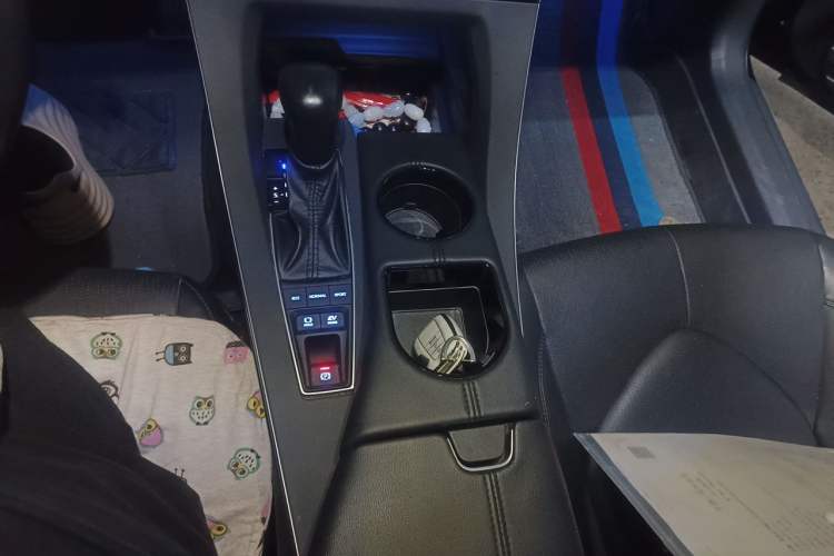 Used Toyota Avalon 2019 Dual-Engine 2.5L Luxury Edition China VI Standard Gear Lever