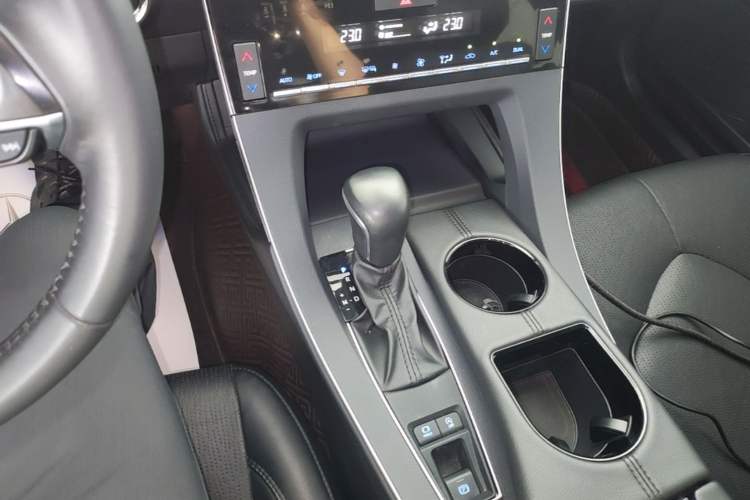 Used Toyota Avalon 2019 2.0L Luxury Edition China VI Standard Gear Lever