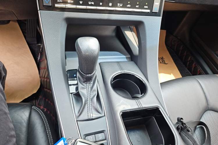 Used Toyota Avalon 2019 2.0L Ambition Edition China VI Gear Lever