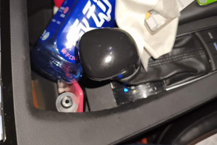 Used Toyota Avalon 2019 Dual-Engine 2.5L XLE Prestige Version China VI Standard Gear Lever