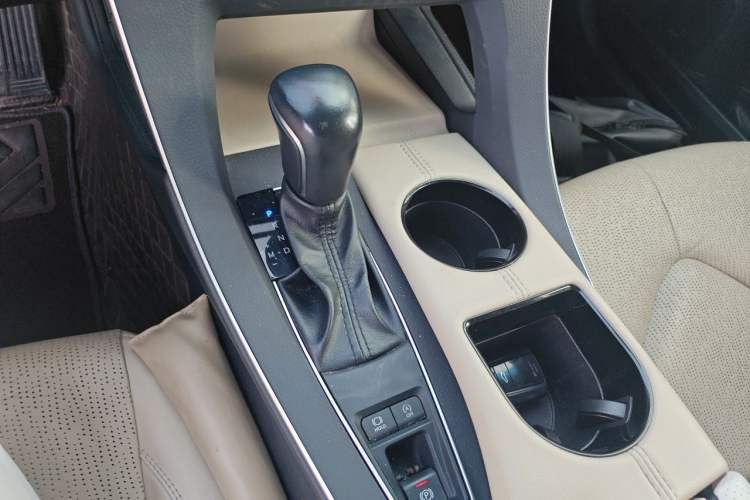 Used Toyota Avalon 2019 2.0L XLE Premium Edition China VI Gear Lever