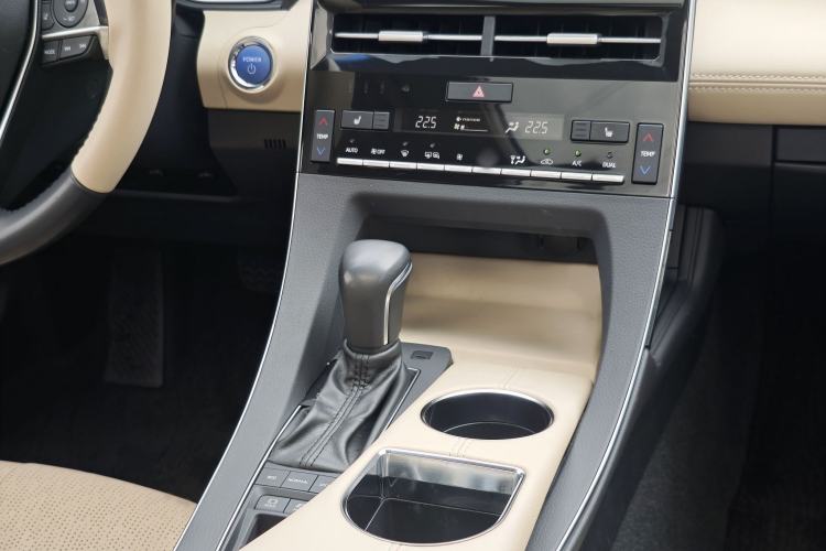Used Toyota Avalon 2019 Dual-Engine 2.5L XLE Prestige Version China VI Standard Gear Lever