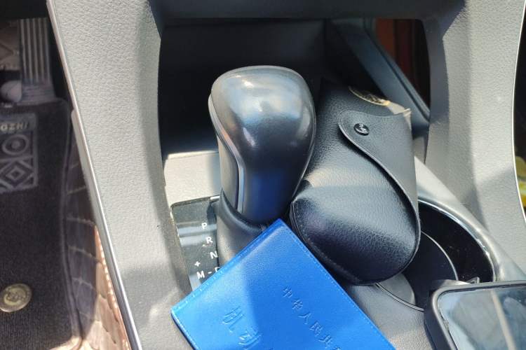 Used Toyota Avalon 2019 2.0L XLE Premium Edition China VI Gear Lever