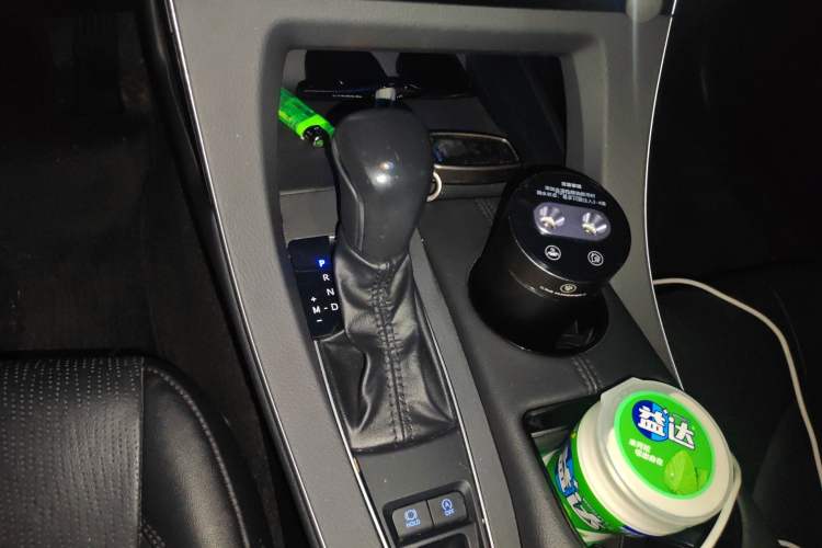 Used Toyota Avalon 2019 2.0L Luxury Edition China VI Standard Gear Lever