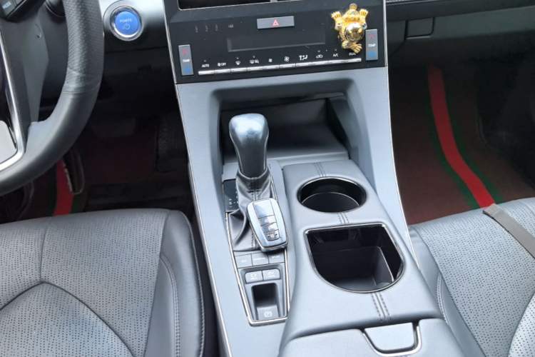 Used Toyota Avalon 2019 Dual-Engine 2.5L Luxury Edition China VI Standard Gear Lever