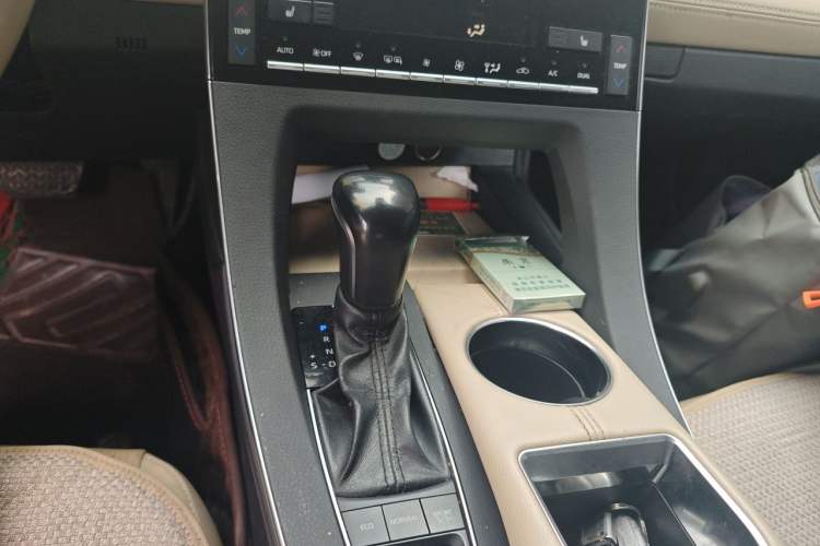 Used Toyota Avalon 2019 2.5L Touring Premium Version China VI Standard Gear Lever