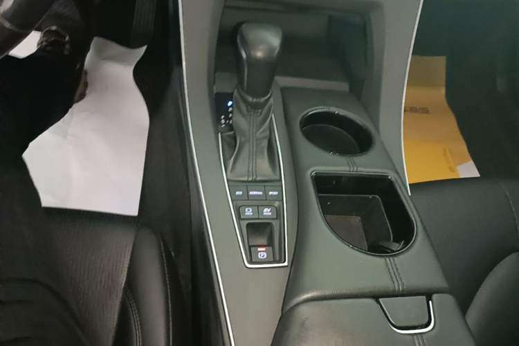 Used Toyota Avalon 2019 Dual-Engine 2.5L Luxury Edition China VI Standard Gear Lever