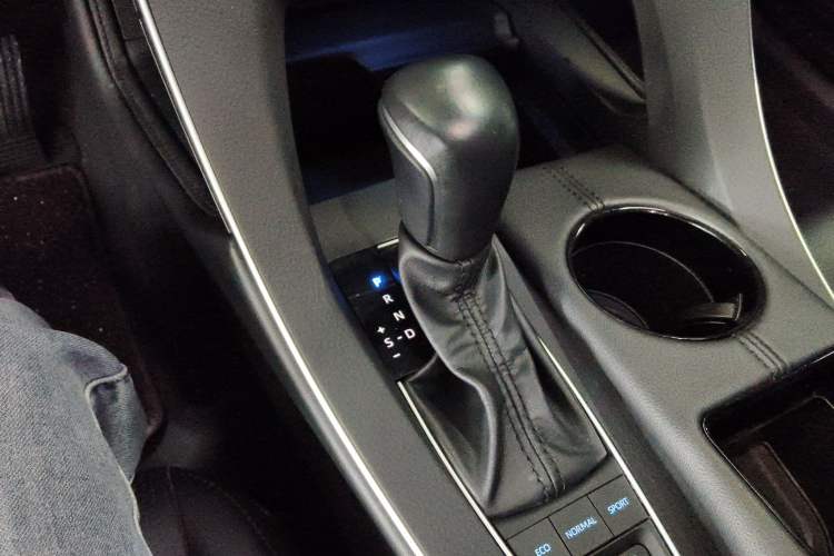 Used Toyota Avalon 2019 Dual-Engine 2.5L Luxury Edition China VI Standard Gear Lever