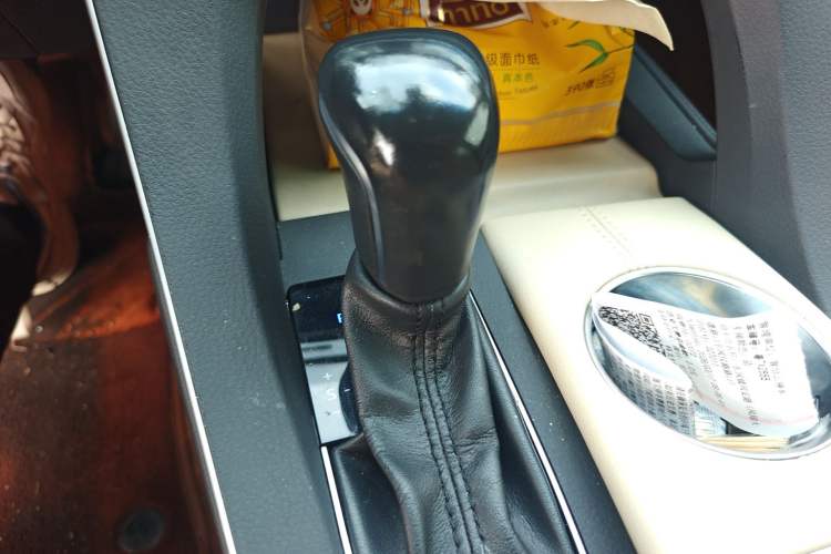 Used Toyota Avalon 2019 2.5L Touring Premium Version China VI Standard Gear Lever