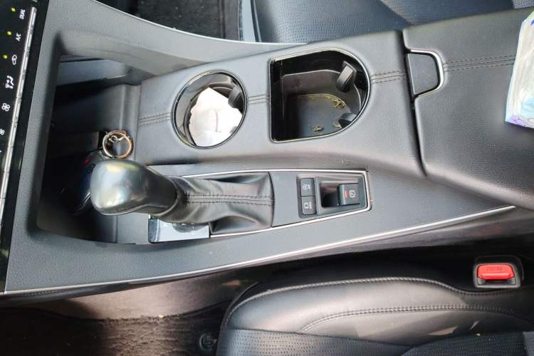 Used Toyota Avalon 2019 2.0L Luxury Edition China VI Standard Gear Lever