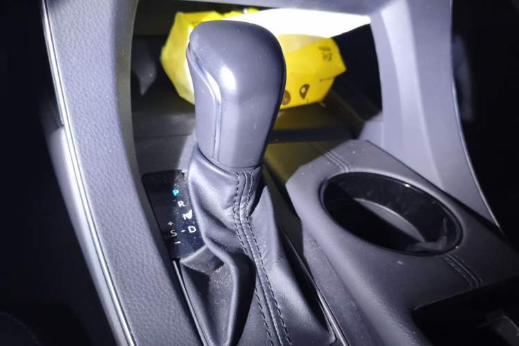 Used Toyota Avalon 2019 Dual-Engine 2.5L Luxury Edition China VI Standard Gear Lever