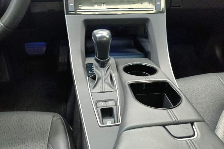 Used Toyota Avalon 2019 2.0L XLE Premium Edition China VI Gear Lever